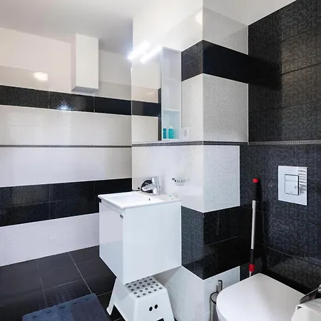 Silver Gem -1bd With Desk And Balcony Appartement
