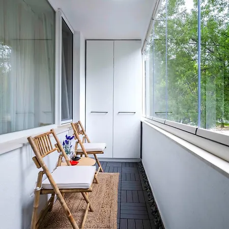 Silver Gem -1bd With Desk And Balcony Appartement *